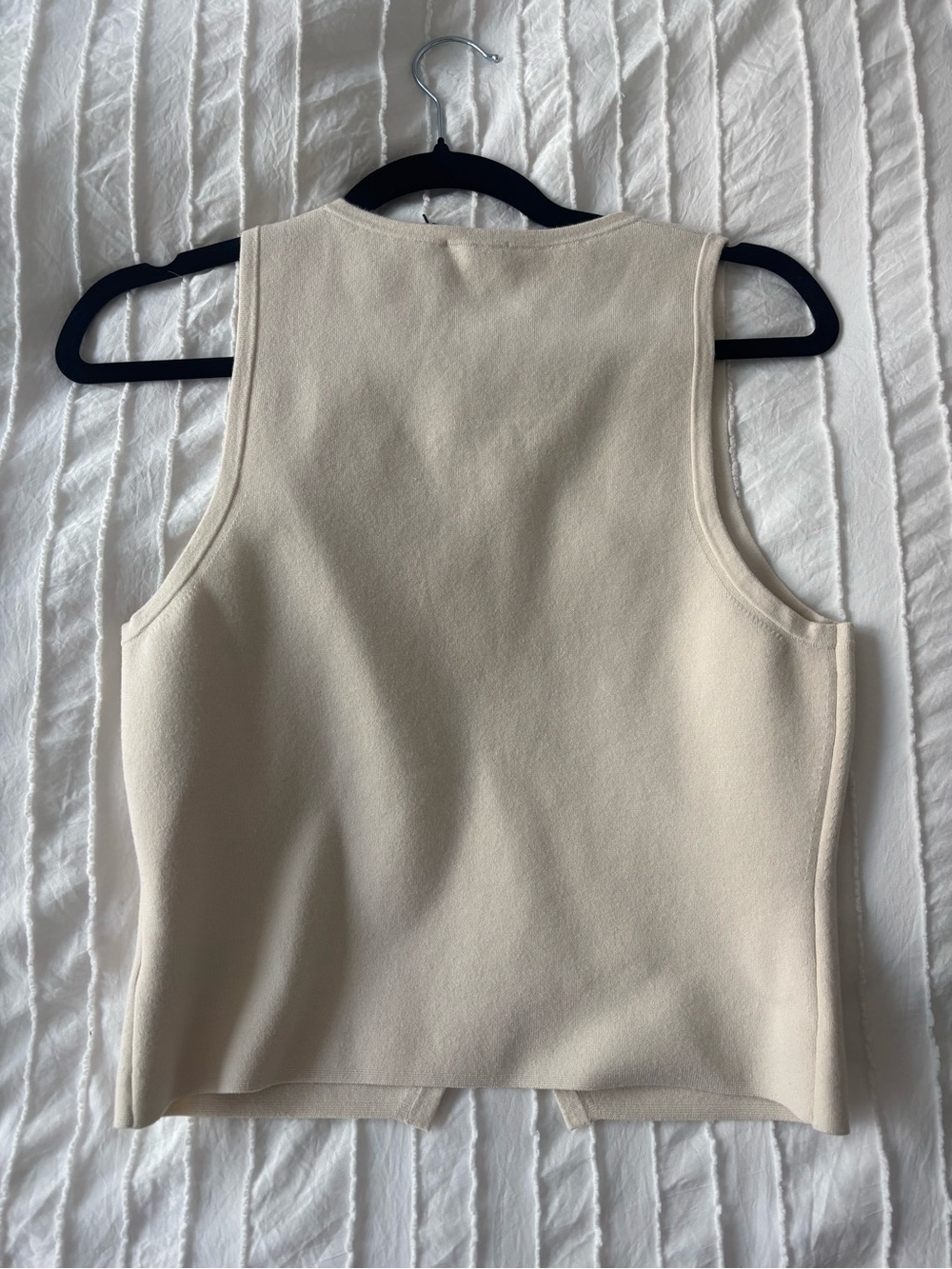 Aritzia Babaton Cream Sleeveless Button-Front Shell with Gold Buttons - Picture 3 of 3
